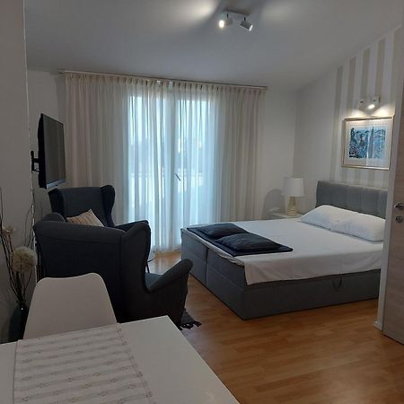 Apartments Fantasia พูลา ภายนอก รูปภาพ