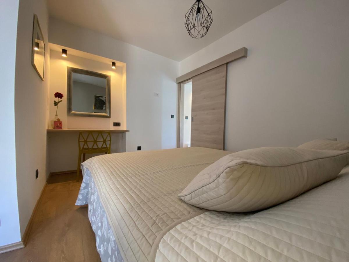 Apartments Fantasia พูลา ภายนอก รูปภาพ