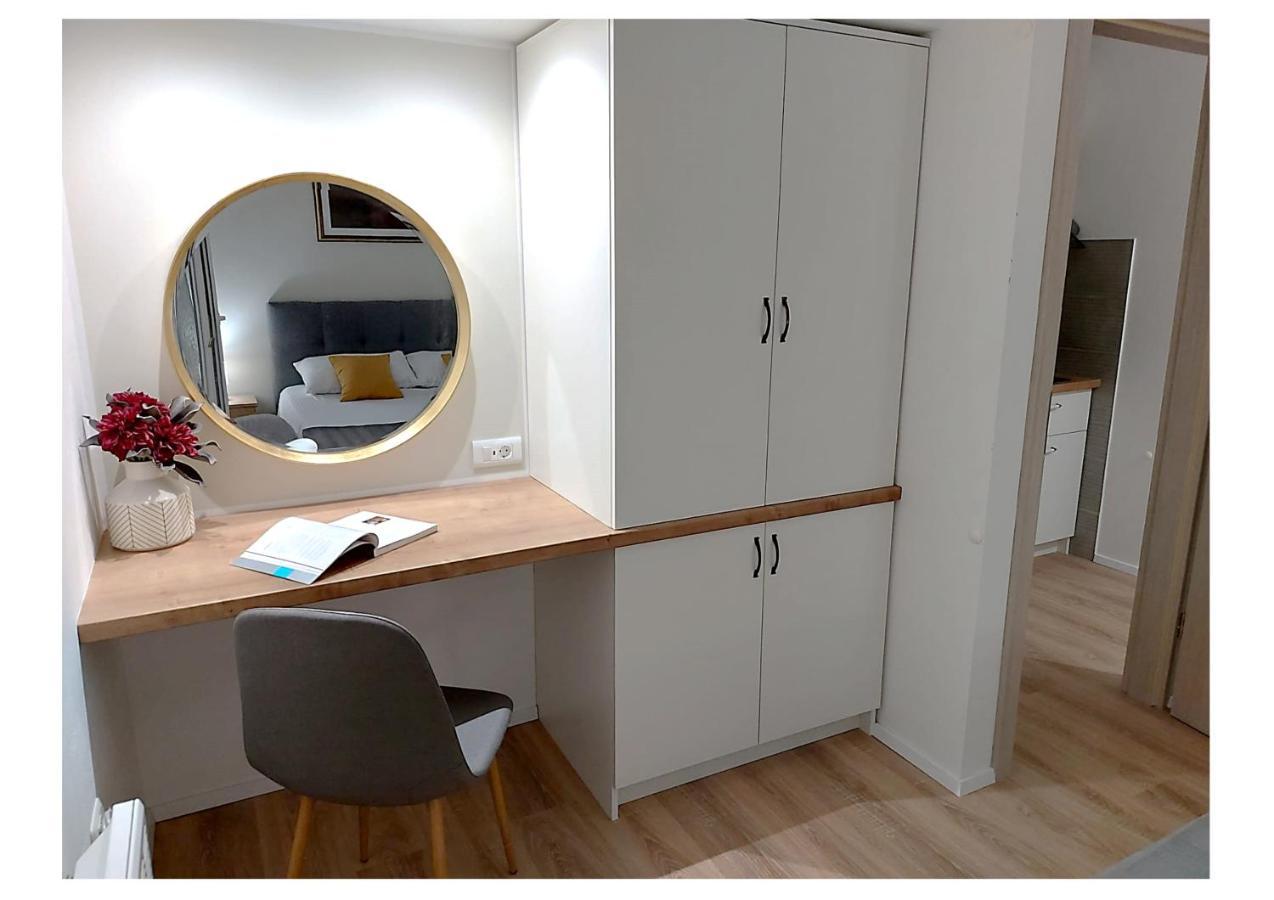 Apartments Fantasia พูลา ภายนอก รูปภาพ