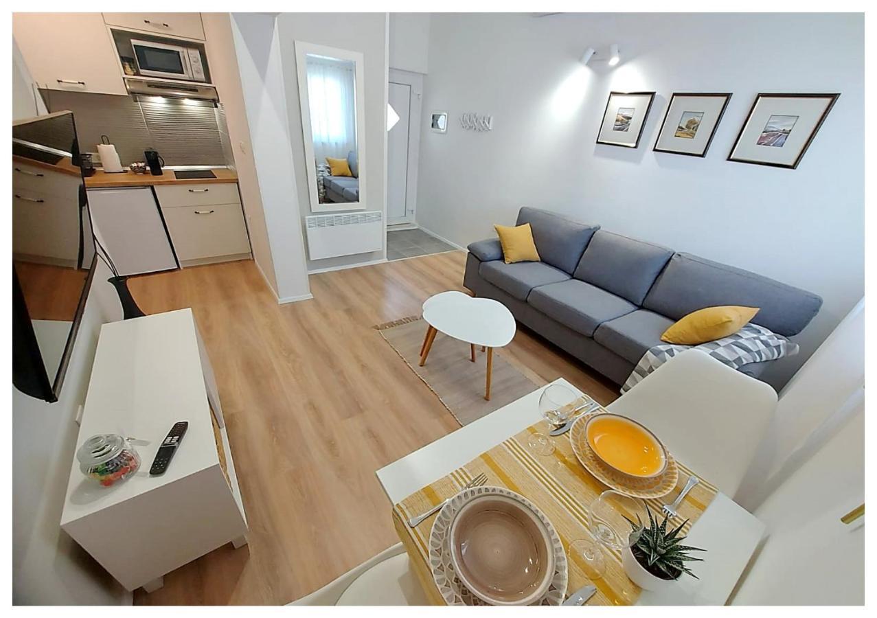 Apartments Fantasia พูลา ภายนอก รูปภาพ
