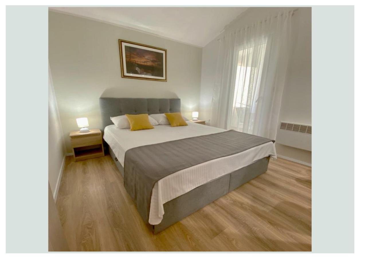 Apartments Fantasia พูลา ภายนอก รูปภาพ
