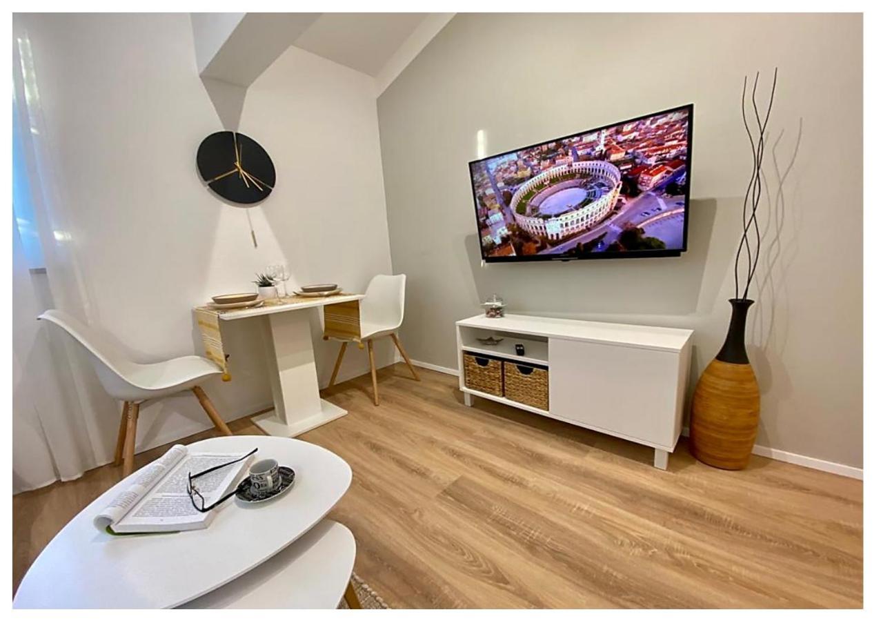 Apartments Fantasia พูลา ภายนอก รูปภาพ