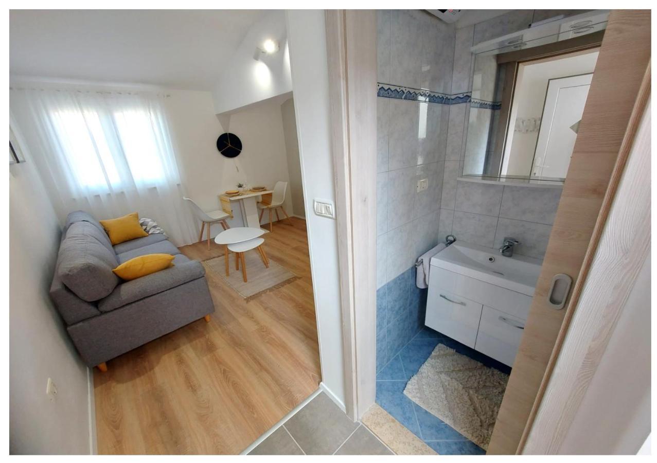 Apartments Fantasia พูลา ภายนอก รูปภาพ